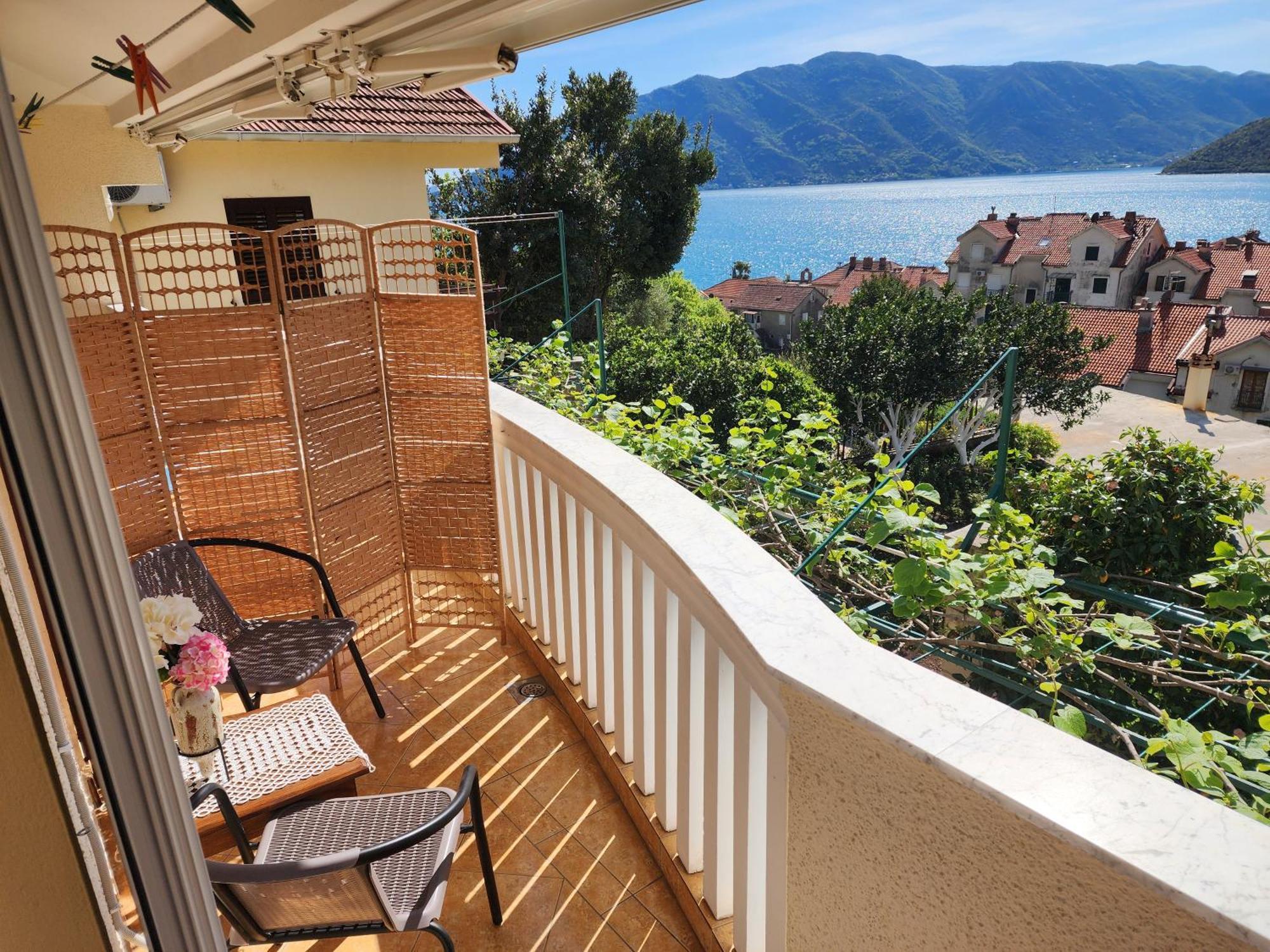 Lorena Rooms Risan Dış mekan fotoğraf