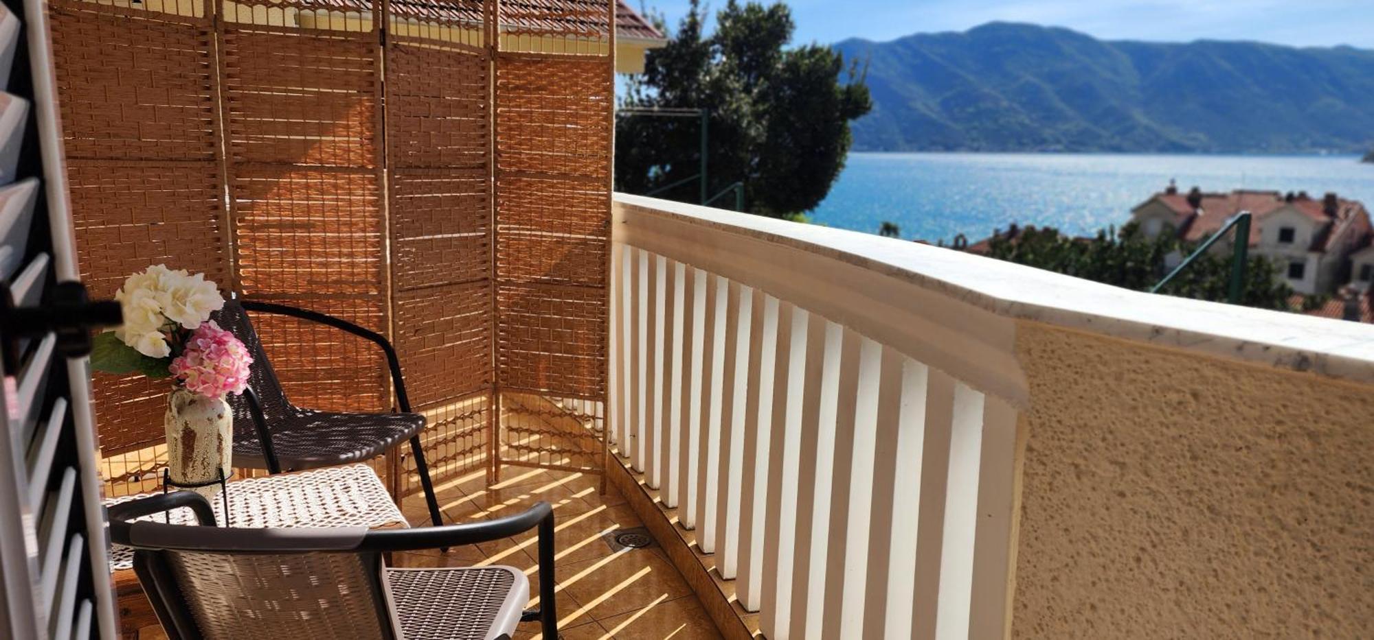 Lorena Rooms Risan Dış mekan fotoğraf